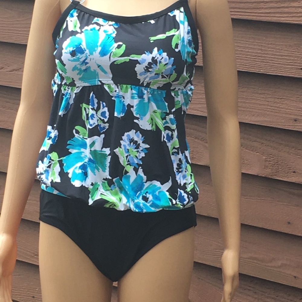 H90:  New It Figures one piece tummy thinner swimsuit- Adj straps- nice details!